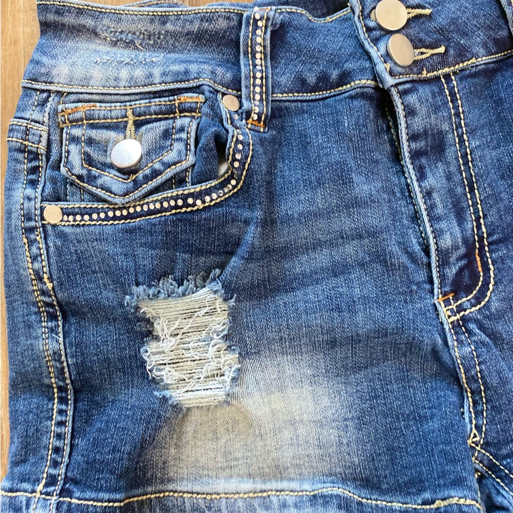 ❤️❤️Flamingals Chrystal Studded Flare Stretchy Dark Blue Distressed Denim Shorts - Picture 3 of 9